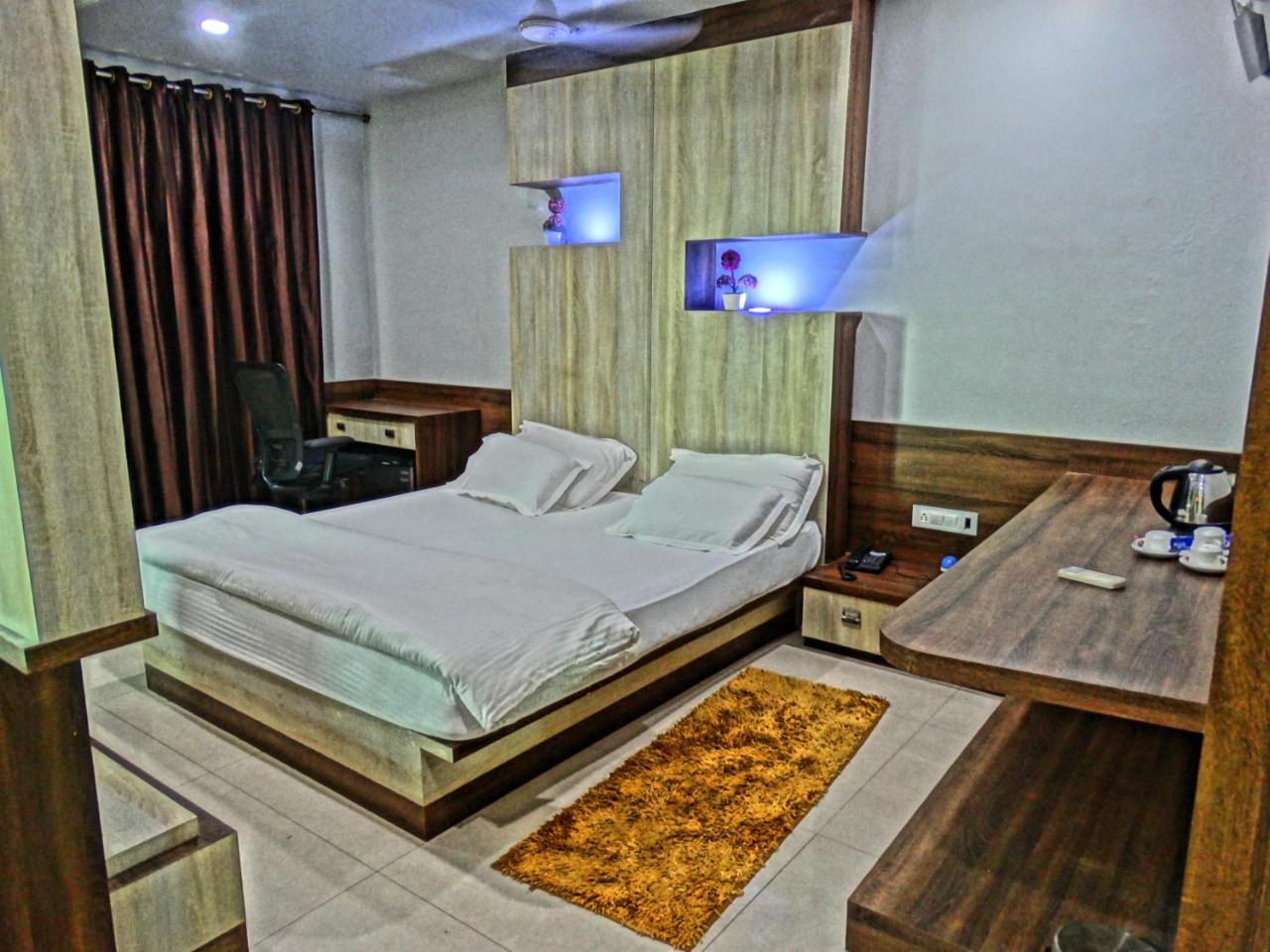 Hotel Garv Residencia Gaya Esterno foto